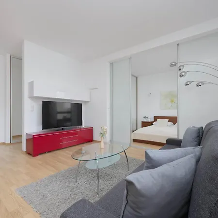 Апартаменты Spacious And Bright With Parking In The Center By Renters *