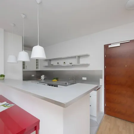 Spacious And Bright With Parking In The Center By Renters Appartamento
