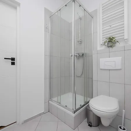 Spacious And Bright With Parking In The Center By Renters Appartamento Varsavia