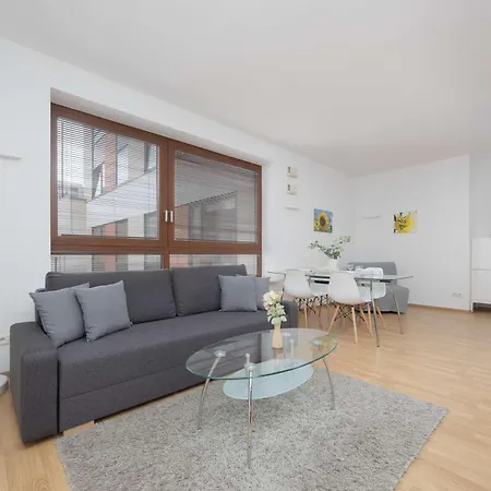 Spacious And Bright With Parking In The Center By Renters Lejlighed *