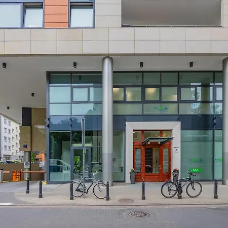 Lejlighed Spacious And Bright With Parking In The Center By Renters Warszawa